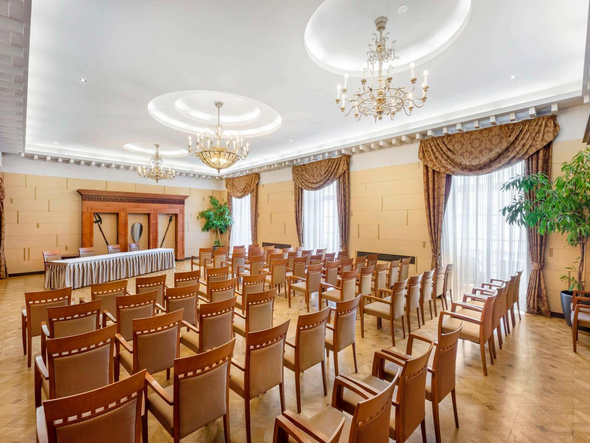 Mercure Szekesfehervar Magyar Kiraly 외부 사진