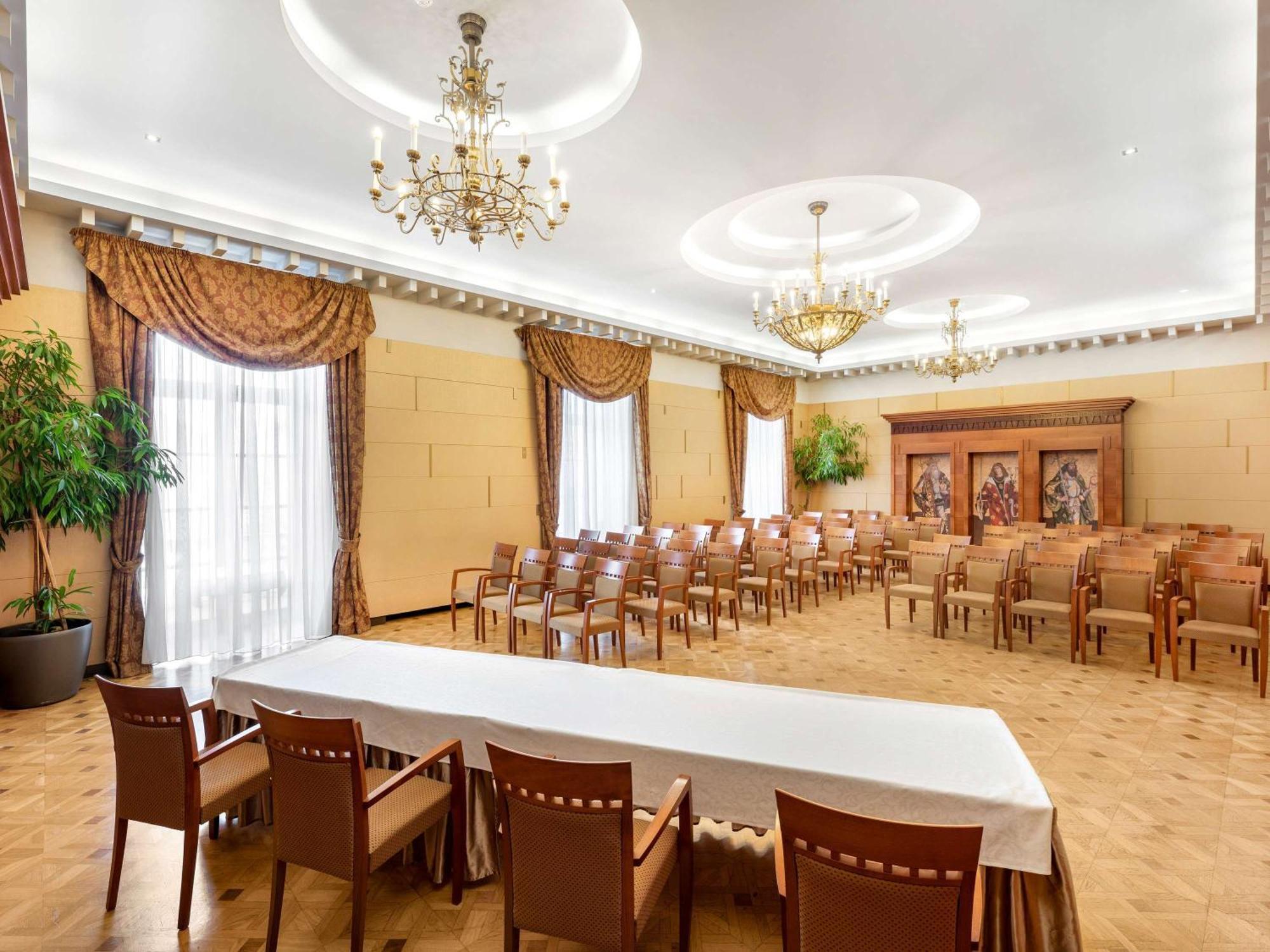 Mercure Szekesfehervar Magyar Kiraly 외부 사진